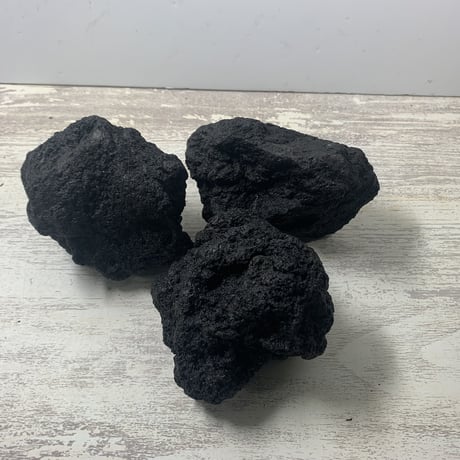 ブラック溶岩石Mサイズ   (約10cm〜15cm)　 ３個セット