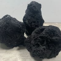ブラック溶岩石Mサイズ   (約10cm〜15cm)　 ３個セット
