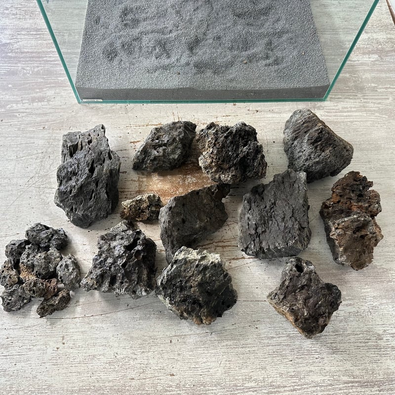 平成新山　賢美石　溶岩石　非売品　置物　オブジェ 溶岩石 102キロ 庭石 石 鑑賞石 庭 ガーデニング 置物 オブジェ