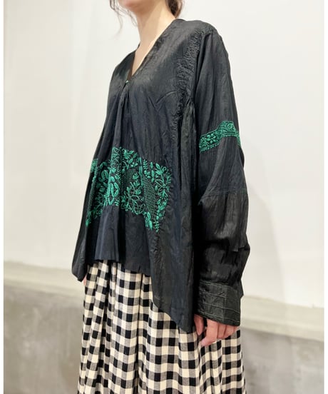 injiriシルク100％/手刺繍Tops/Black&green