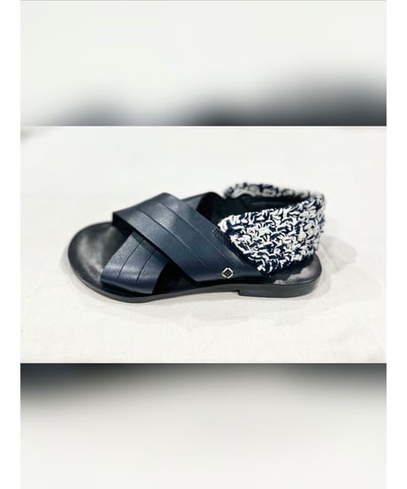 【残り僅か】Collection Privée? /クロスサンダル/White&Navy