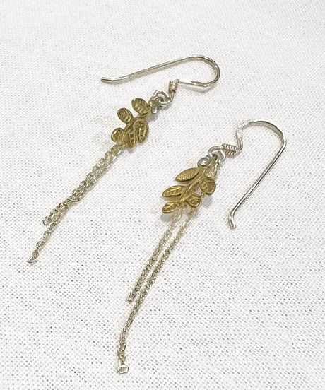 nina des criquets/Small leaf motif zirconia earrings/4sp-02G