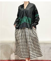 injiriシルク100％/手刺繍Tops/Black&green