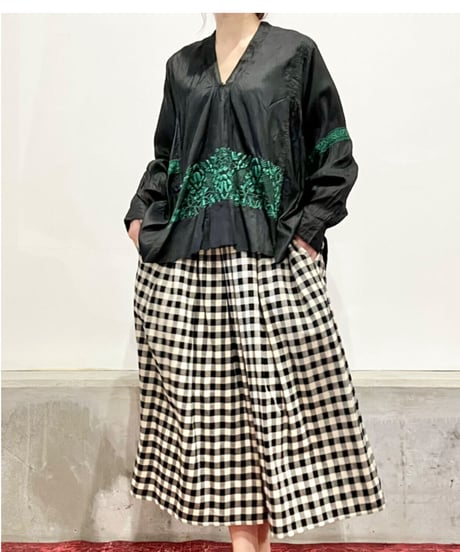 injiriシルク100％/手刺繍Tops/Black&green