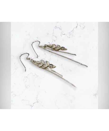nina des criquets/Small leaf motif zirconia earrings/4sp-02Si