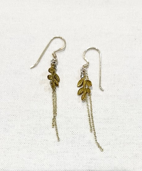 nina des criquets/Small leaf motif zirconia earrings/4sp-02G