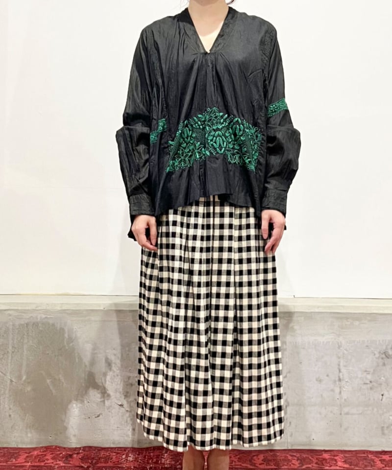 injiri インジリ　シルクトップス　ブラウス injiriシルク100％/手刺繍Tops/Black&green | ETTA