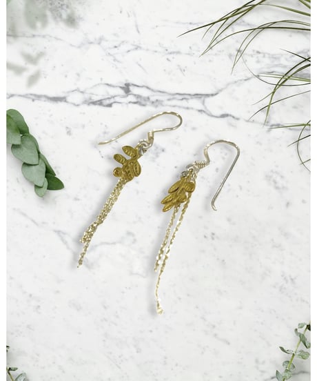 nina des criquets/Small leaf motif zirconia earrings/4sp-02G