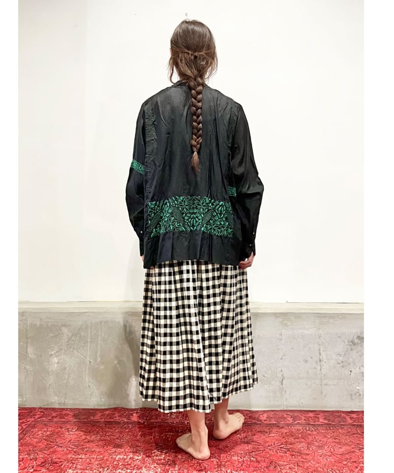 injiriシルク100％/手刺繍Tops/Black&green | ETTA