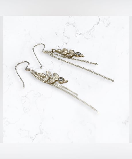 nina des criquets/Small leaf motif zirconia earrings/4sp-02Si