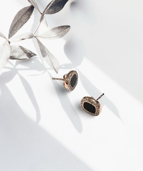 【残り僅か】nina des criquets/Black onyx and zirconia earrings/4sp-04