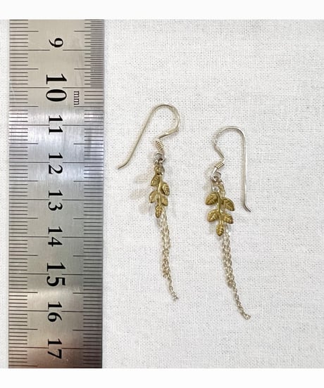 nina des criquets/Small leaf motif zirconia earrings/4sp-02G