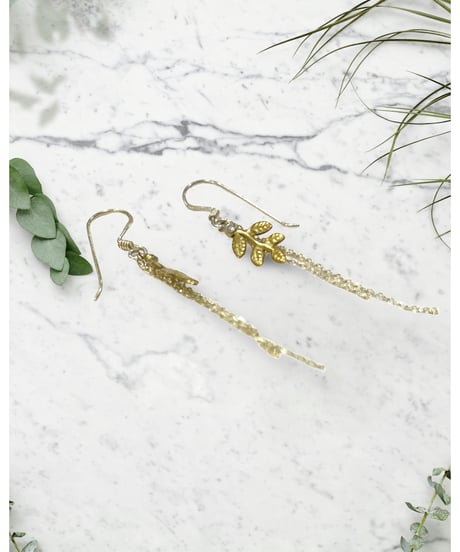 nina des criquets/Small leaf motif zirconia earrings/4sp-02G