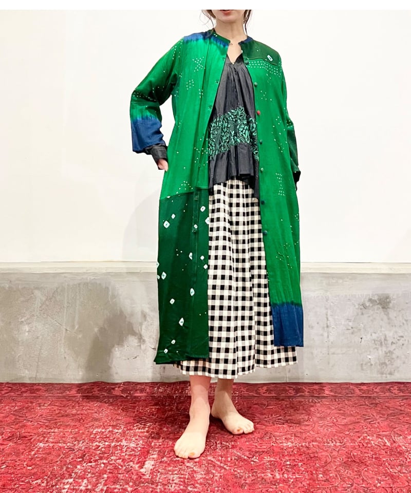 injiriシルク100％/手刺繍Tops/Black&green | ETTA