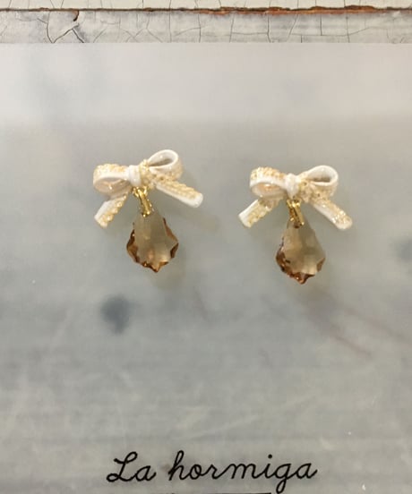La Hormiga ピアス/ドロップホワイトリボン