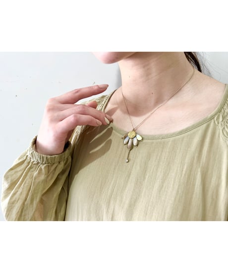 nina des criquets/Mother of Pearl and Maria ネックレス（シルバーチェーン）