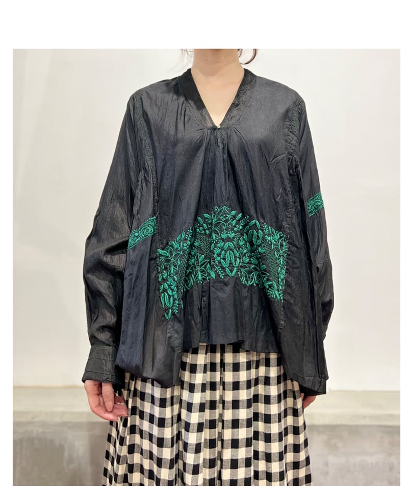 injiriシルク100％/手刺繍Tops/Black&green | ETTA