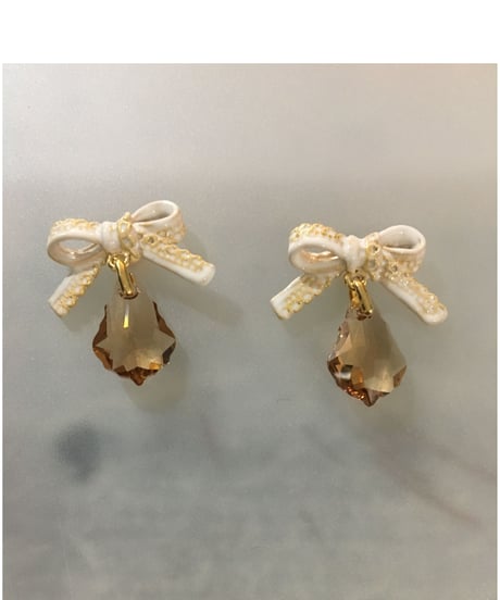 La Hormiga ピアス/ドロップホワイトリボン