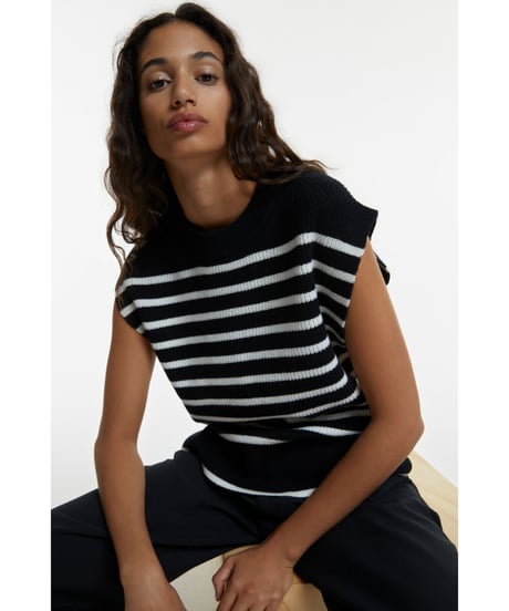 CLOSED/ニットベスト/Black stripes