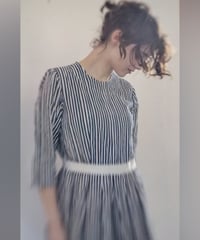 【残り僅か】Hannoh wessel/ハンドプリントコットンドレス/ オリーブストライプ
