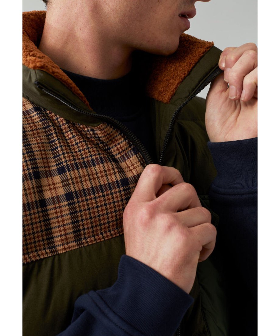 5dc7e2b3b9de65778bd63898