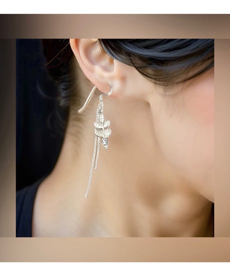 nina des criquets/Small leaf motif zirconia earrings/4sp-02Si