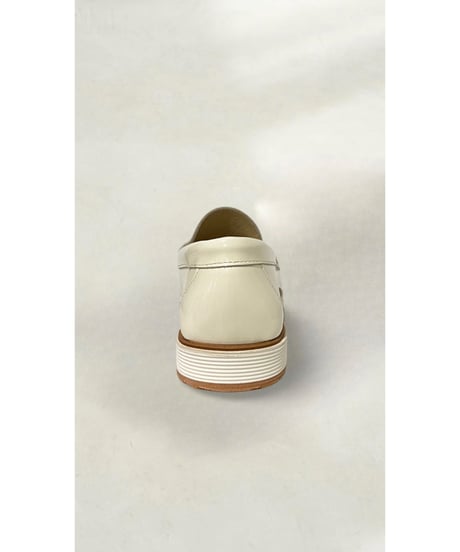 【残り僅か】BIANCA/エナメルレザーシューズ/Cream