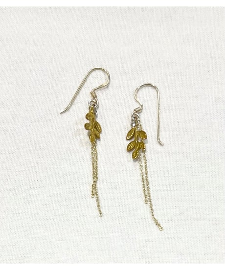 nina des criquets/Small leaf motif zirconia earrings/4sp-02G