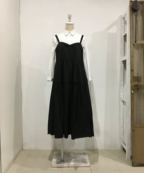 Les filles d'ailleurs／タフタ・ブラックドレス／ミディアム丈