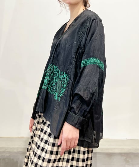 injiriシルク100％/手刺繍Tops/Black&green