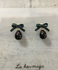 La Hormigaピアス/ドロップネイビーリボン