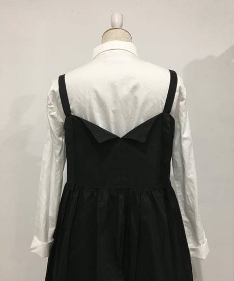 Les filles d'ailleurs／タフタ・ブラックドレス／ミディアム丈
