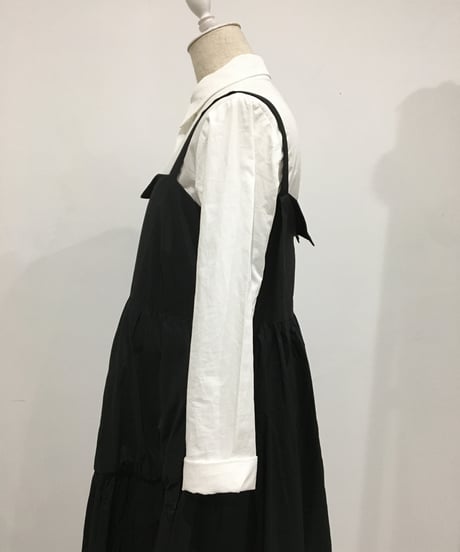 Les filles d'ailleurs／タフタ・ブラックドレス／ミディアム丈