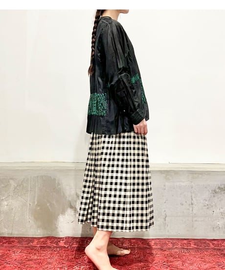 injiriシルク100％/手刺繍Tops/Black&green