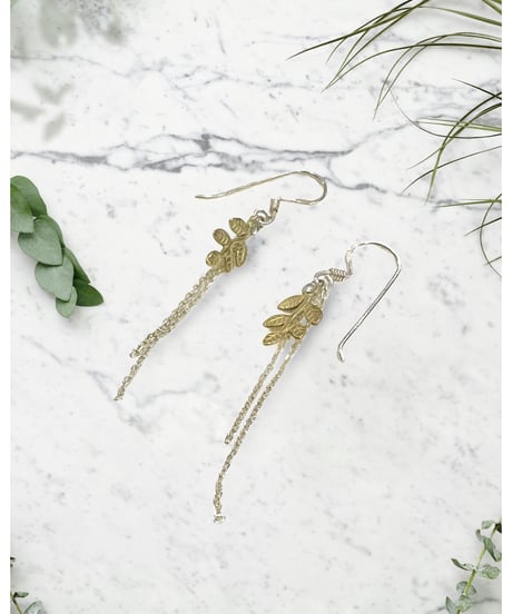 nina des criquets/Small leaf motif zirconia earrings/4sp-02G