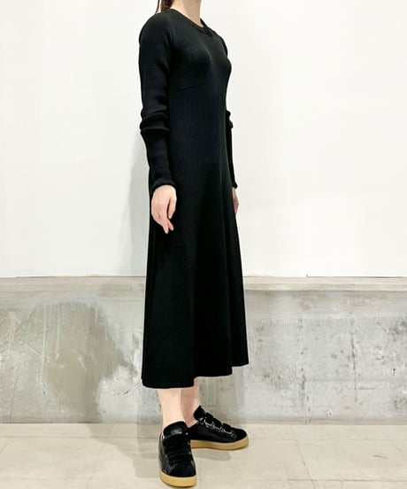 CLOSED/ ﾛﾝｸﾞｽﾘｰﾌﾞﾆｯﾄﾄﾞﾚｽ/Black