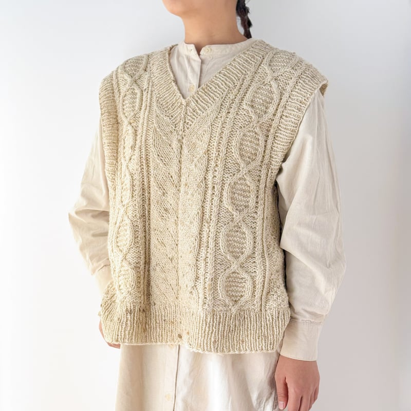 糸キット「ゆったりサイズのVネックベスト」B50-02 | 手編みのお店 / SPOOL