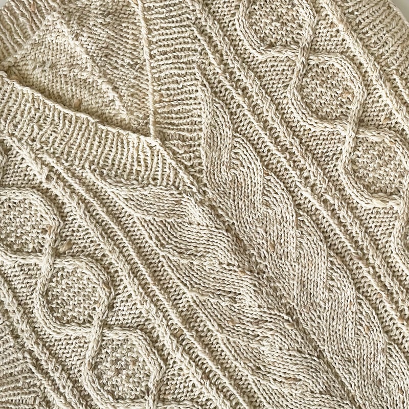 糸キット「ゆったりサイズのVネックベスト」B50-02 | 手編みのお店 / SPOOL