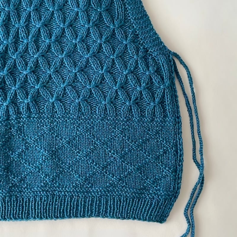 糸キット「ディープブルーのサイドオープンアランベスト」B50-01