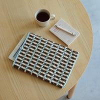 著者本糸キット「北欧カラーのタブレットケース」B83-21