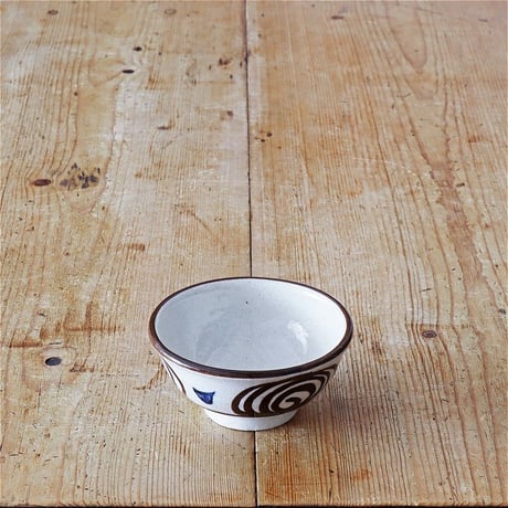瀬戸本業窯　馬の目 飯碗　茶（鉄）