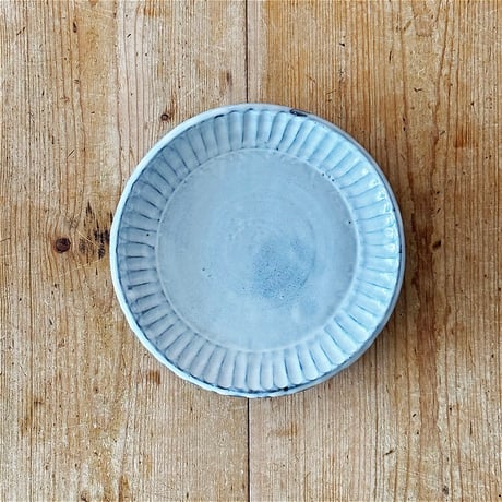 俊彦窯 清水俊彦　しのぎ8寸皿　フチ糠白　3