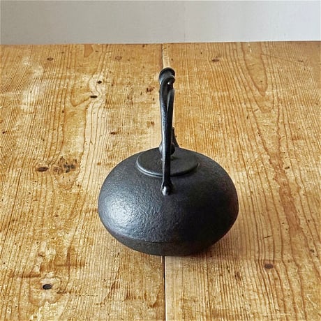 紅蓮堂 葛巻元　布団型かすみ 南部鉄瓶 1.0L