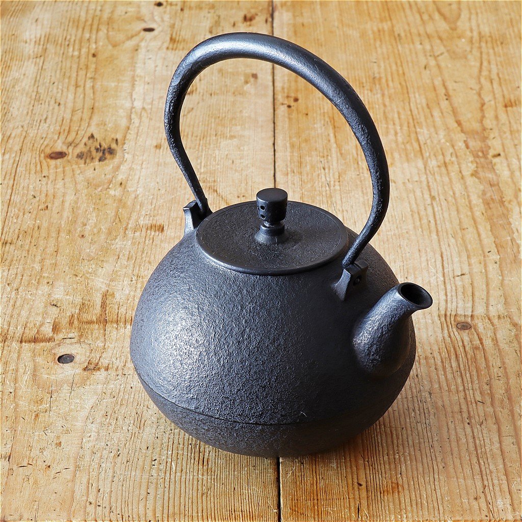 紅蓮堂 葛巻元 ひびき 南部鉄瓶 1.1L | MARKUS