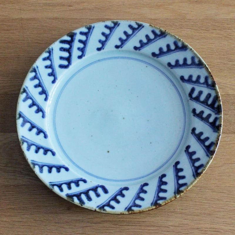 砥部焼 中田窯 8寸皿 波 | MARKUS