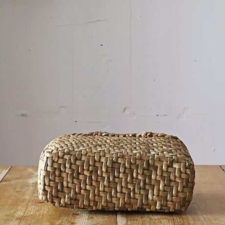 くるみ細工の手提げカゴ　A