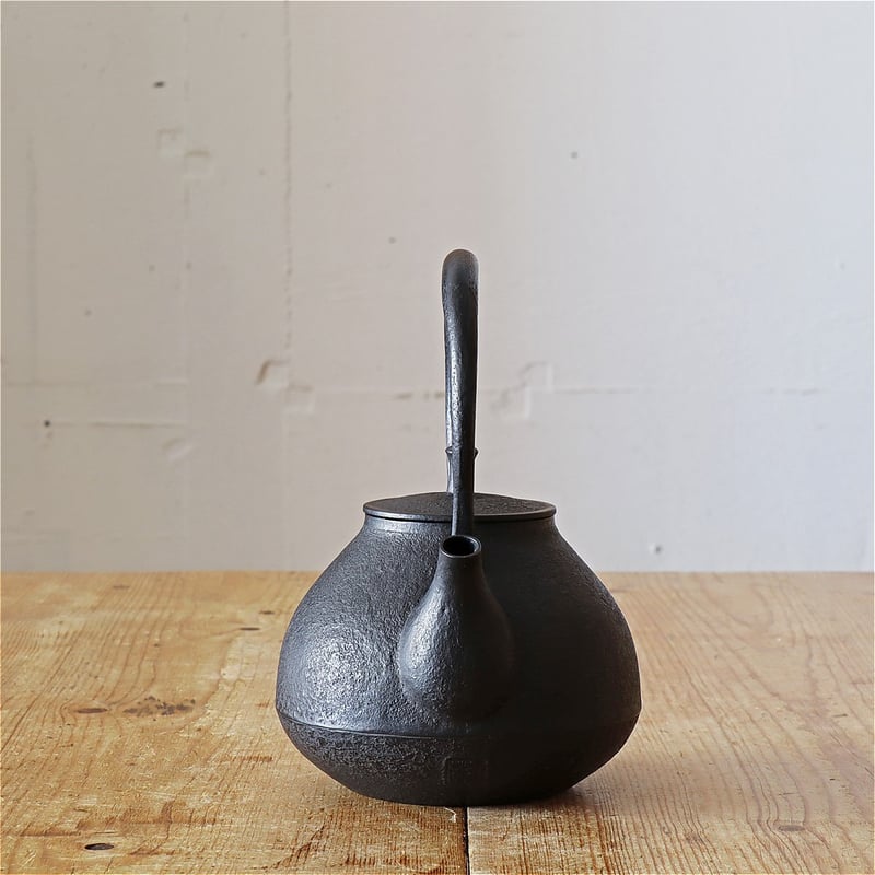 紅蓮堂 葛巻元 うらら 南部鉄瓶 0.7L | MARKUS