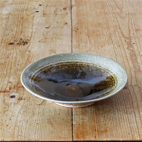 三名窯 松形恭知　灰飴掛分櫛目7寸皿 ①