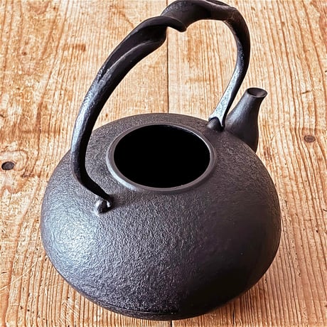 紅蓮堂 葛巻元　布団型かすみ 南部鉄瓶 1.0L