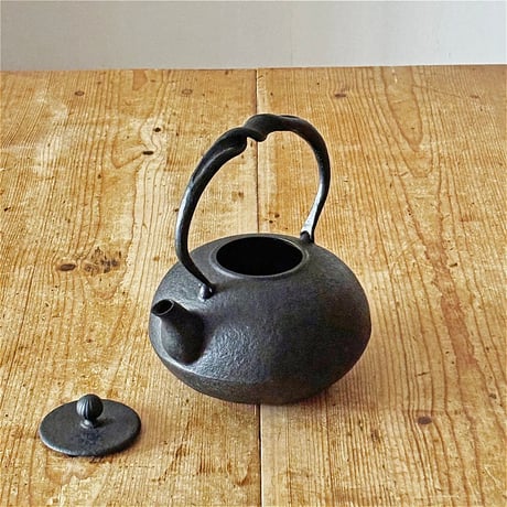 紅蓮堂 葛巻元　布団型かすみ 南部鉄瓶 1.0L